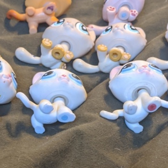 Pick a kitten! LPS pet shop toys nine kittens! 52, 1364 - Picture 2 of 4